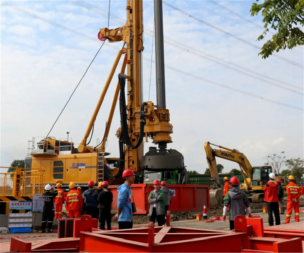 徐工旋挖钻机在高铁桩基础施工中的应用案例.jpg