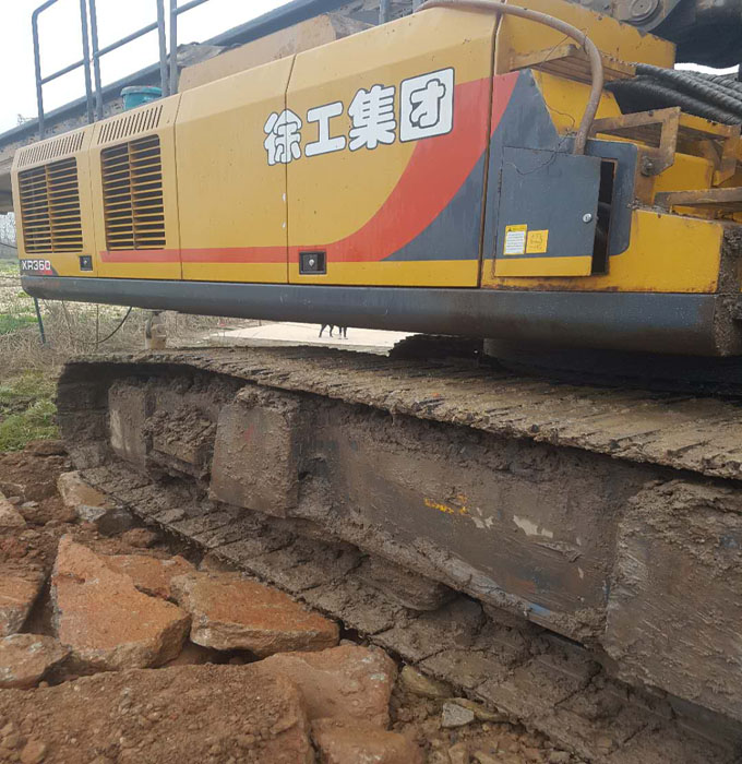 无限达旋挖机设备湖南张家界桥梁桩施工案例